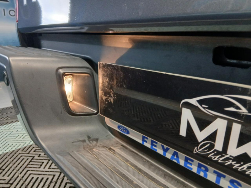 Photo 45 de l'offre de FORD RANGER DOUBLE CABINE  3.2 TDCi 200  WILDTRAK BVA à 29990€ chez MKP Distribution