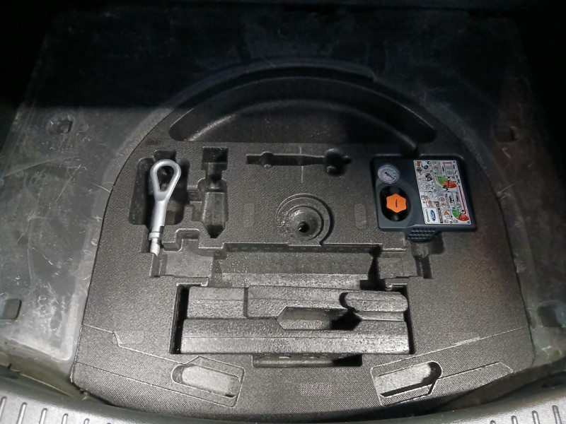 Photo 10 de l'offre de FORD KUGA 2.0 TDCi 180 AWD Titanium BVA à 15990€ chez MKP Distribution