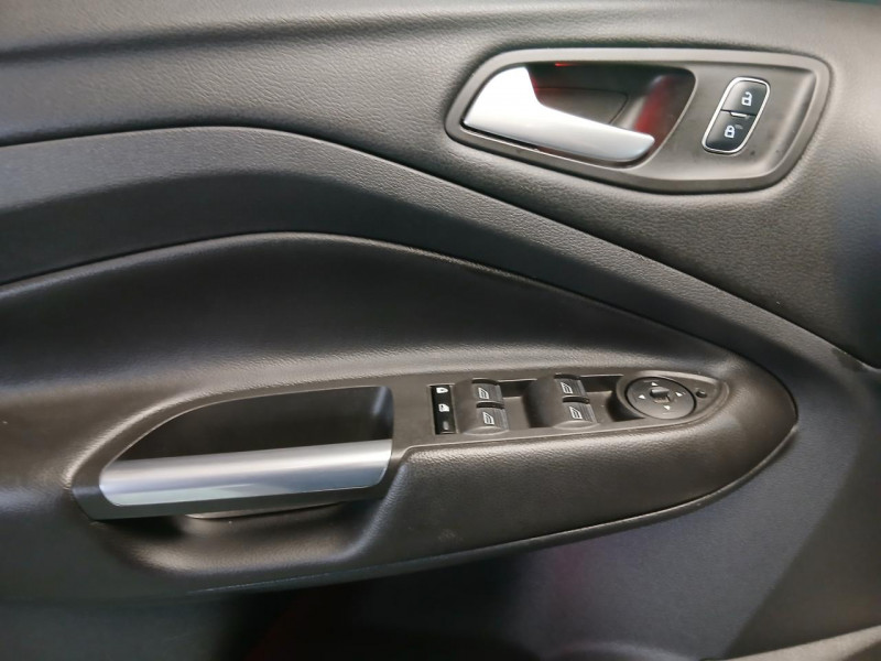 Photo 47 de l'offre de FORD KUGA 2.0 TDCi 180 AWD Titanium BVA à 15990€ chez MKP Distribution