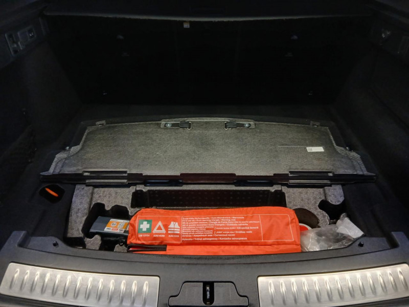 Photo 10 de l'offre de LAND-ROVER RANGE ROVER VELAR  2.0  P400E 404 PHEV  SE à 38990€ chez MKP Distribution