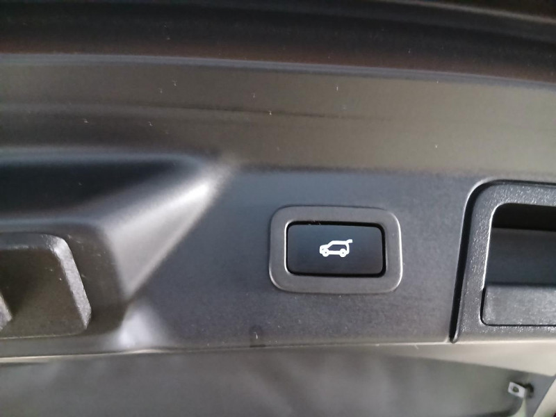 Photo 42 de l'offre de LAND-ROVER RANGE ROVER VELAR  2.0  P400E 404 PHEV  SE à 38990€ chez MKP Distribution