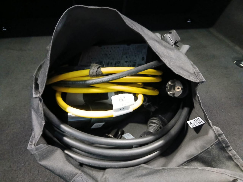 Photo 11 de l'offre de LAND-ROVER RANGE ROVER VELAR  2.0  P400E 404 PHEV  SE à 38990€ chez MKP Distribution