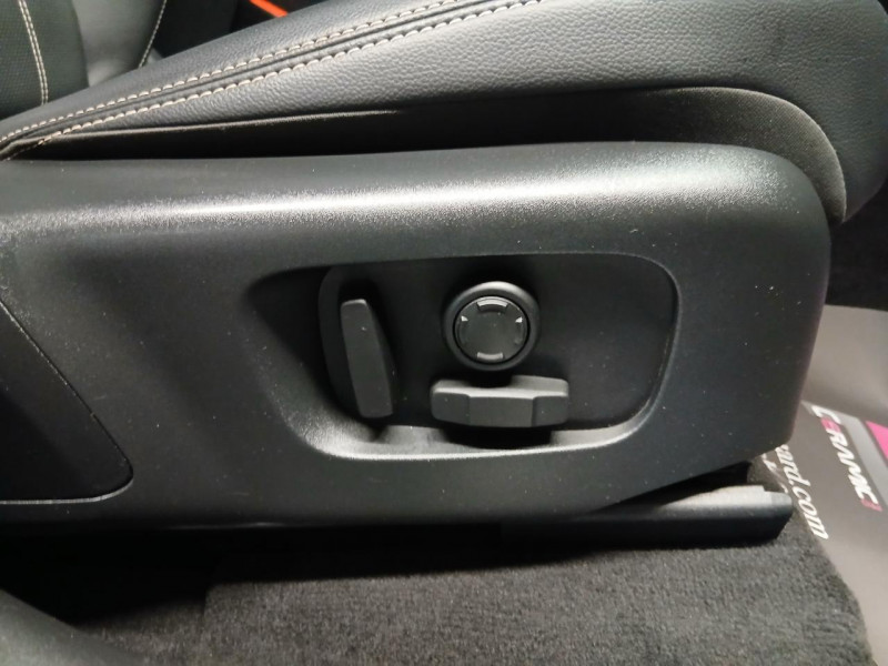 Photo 45 de l'offre de LAND-ROVER RANGE ROVER VELAR  2.0  P400E 404 PHEV  SE à 38990€ chez MKP Distribution