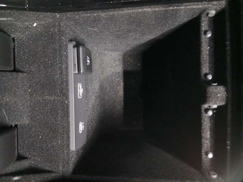 Photo 44 de l'offre de LAND-ROVER RANGE ROVER VELAR  2.0  P400E 404 PHEV  SE à 38990€ chez MKP Distribution