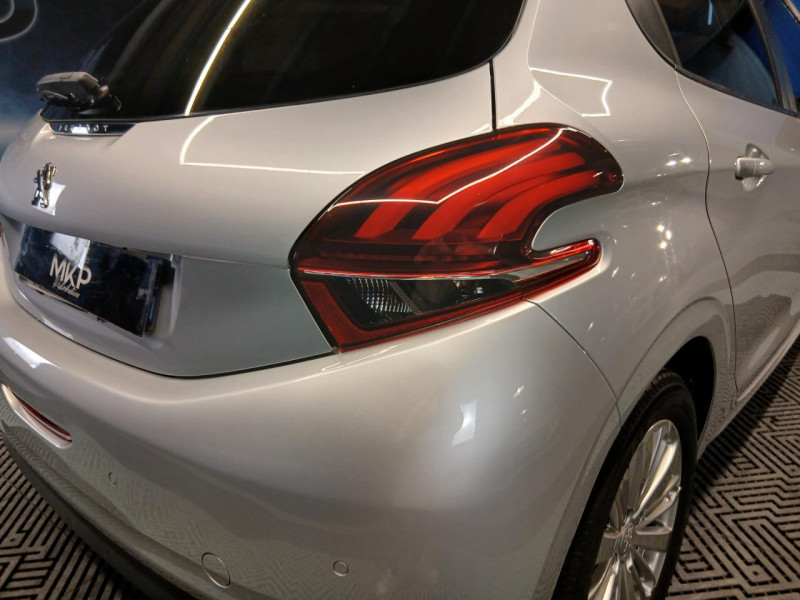 Photo 49 de l'offre de PEUGEOT 208  1.6 HDi 75 BVM5 Style à 9490€ chez MKP Distribution