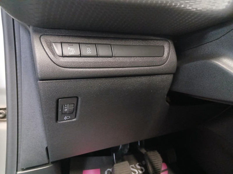 Photo 36 de l'offre de PEUGEOT 208  1.6 HDi 75 BVM5 Style à 9490€ chez MKP Distribution