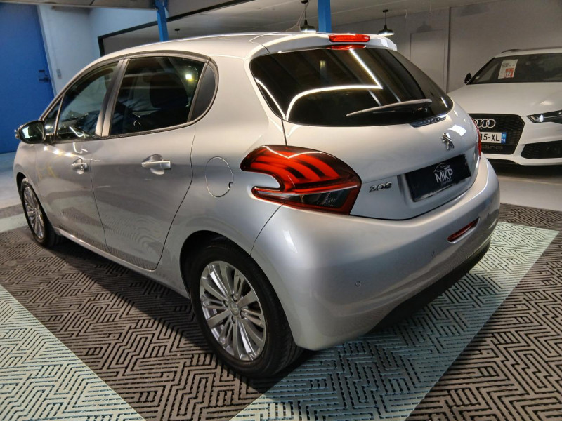 Photo 3 de l'offre de PEUGEOT 208  1.6 HDi 75 BVM5 Style à 9490€ chez MKP Distribution