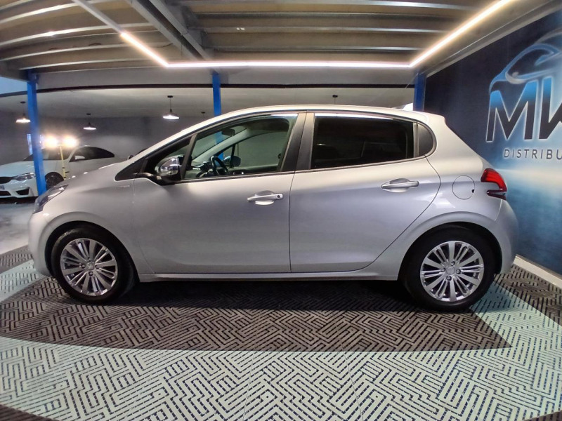 Photo 2 de l'offre de PEUGEOT 208  1.6 HDi 75 BVM5 Style à 9490€ chez MKP Distribution