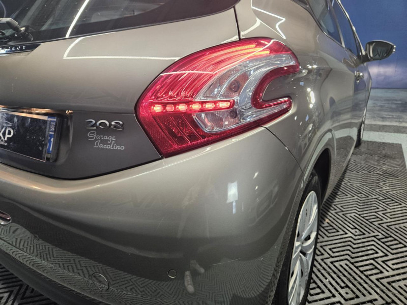 Photo 45 de l'offre de PEUGEOT 208  1.4 HDi 68 Like BVM5 - 1ere Main à 8490€ chez MKP Distribution