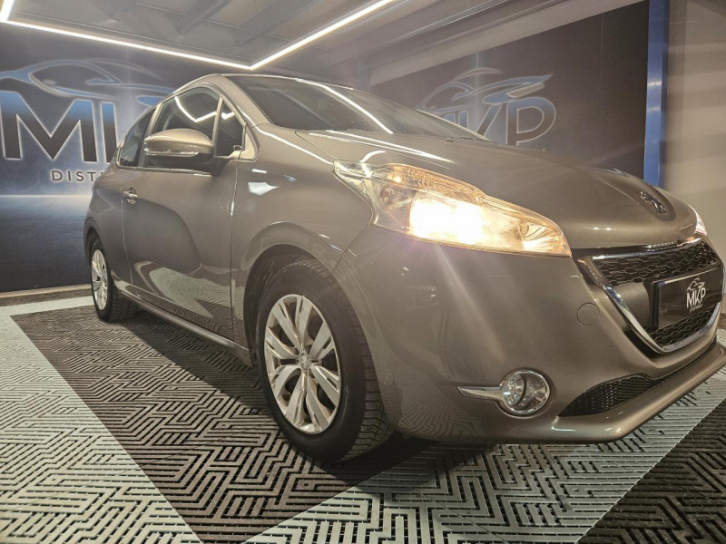 Photo 46 de l'offre de PEUGEOT 208  1.4 HDi 68 Like BVM5 - 1ere Main à 8490€ chez MKP Distribution