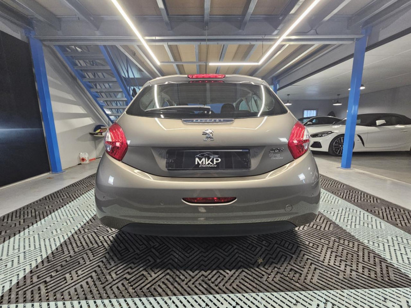 Photo 4 de l'offre de PEUGEOT 208  1.4 HDi 68 Like BVM5 - 1ere Main à 8490€ chez MKP Distribution
