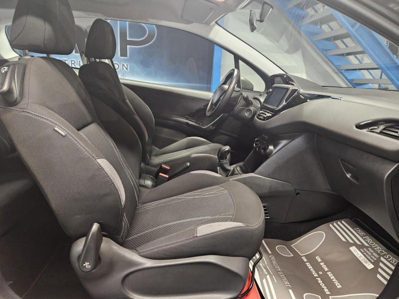 Photo 16 de l'offre de PEUGEOT 208  1.4 HDi 68 Like BVM5 - 1ere Main à 8490€ chez MKP Distribution