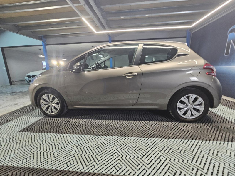 Photo 2 de l'offre de PEUGEOT 208  1.4 HDi 68 Like BVM5 - 1ere Main à 8490€ chez MKP Distribution