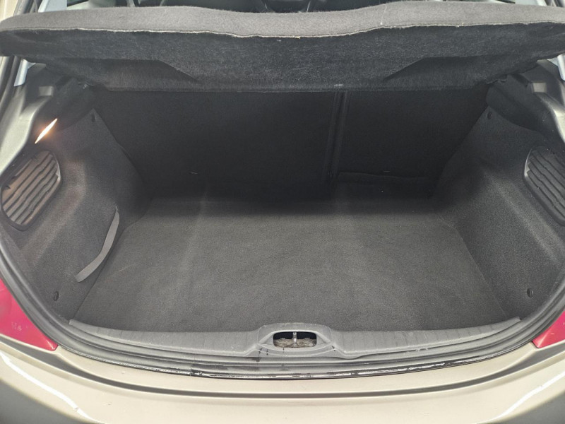 Photo 9 de l'offre de PEUGEOT 208  1.4 HDi 68 Like BVM5 - 1ere Main à 8490€ chez MKP Distribution