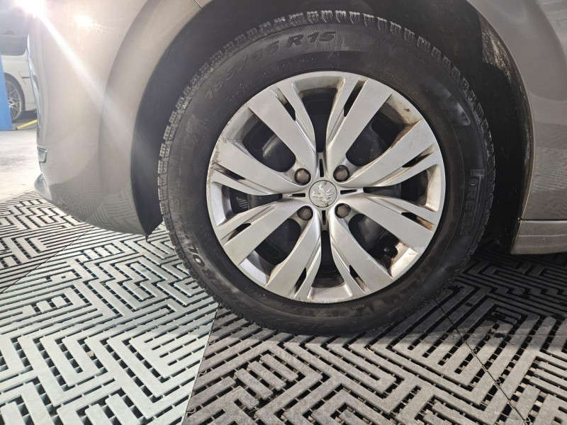 Photo 41 de l'offre de PEUGEOT 208  1.4 HDi 68 Like BVM5 - 1ere Main à 8490€ chez MKP Distribution