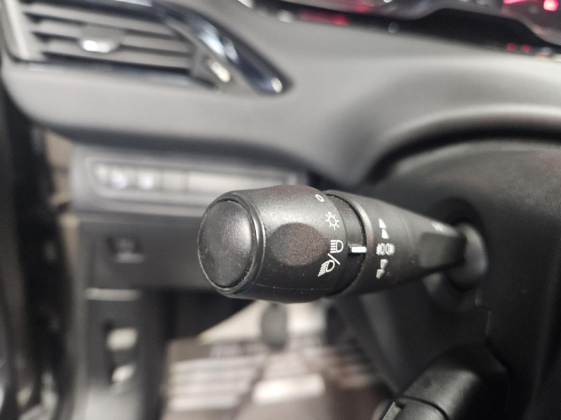 Photo 21 de l'offre de PEUGEOT 208  1.4 HDi 68 Like BVM5 - 1ere Main à 8490€ chez MKP Distribution