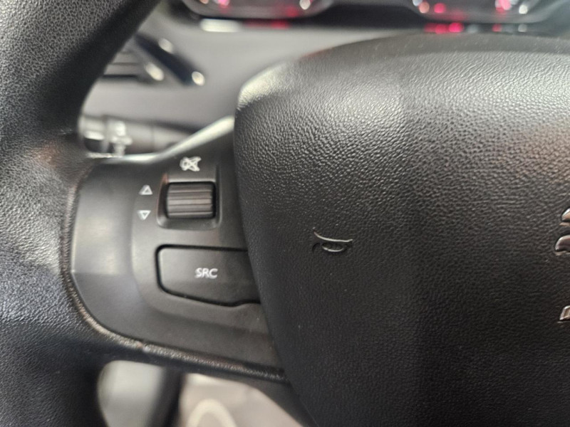 Photo 19 de l'offre de PEUGEOT 208  1.4 HDi 68 Like BVM5 - 1ere Main à 8490€ chez MKP Distribution