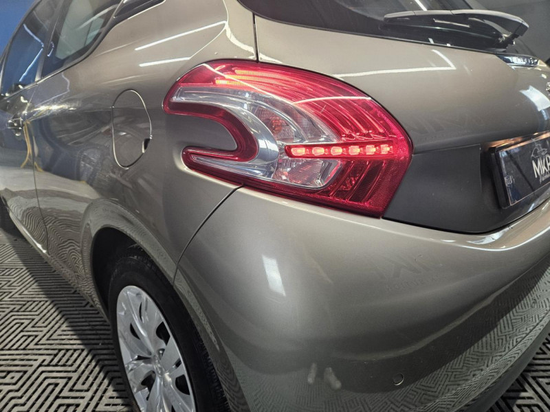 Photo 44 de l'offre de PEUGEOT 208  1.4 HDi 68 Like BVM5 - 1ere Main à 8490€ chez MKP Distribution