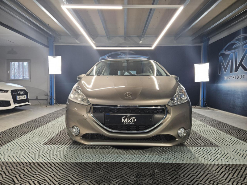 Photo 8 de l'offre de PEUGEOT 208  1.4 HDi 68 Like BVM5 - 1ere Main à 8490€ chez MKP Distribution