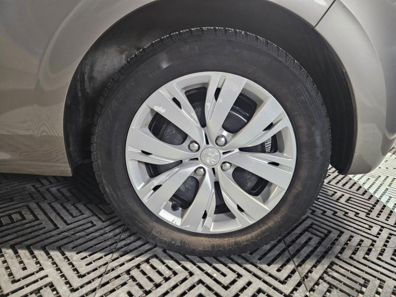 Photo 40 de l'offre de PEUGEOT 208  1.4 HDi 68 Like BVM5 - 1ere Main à 8490€ chez MKP Distribution