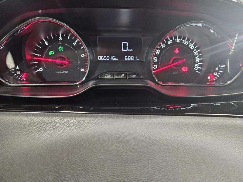 Photo 17 de l'offre de PEUGEOT 208  1.4 HDi 68 Like BVM5 - 1ere Main à 8490€ chez MKP Distribution