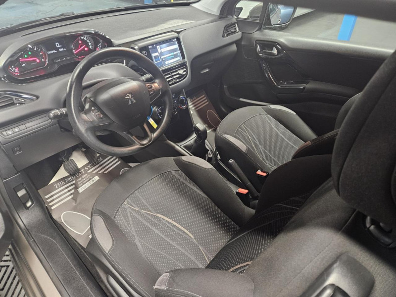 Photo 12 de l'offre de PEUGEOT 208  1.4 HDi 68 Like BVM5 - 1ere Main à 8490€ chez MKP Distribution
