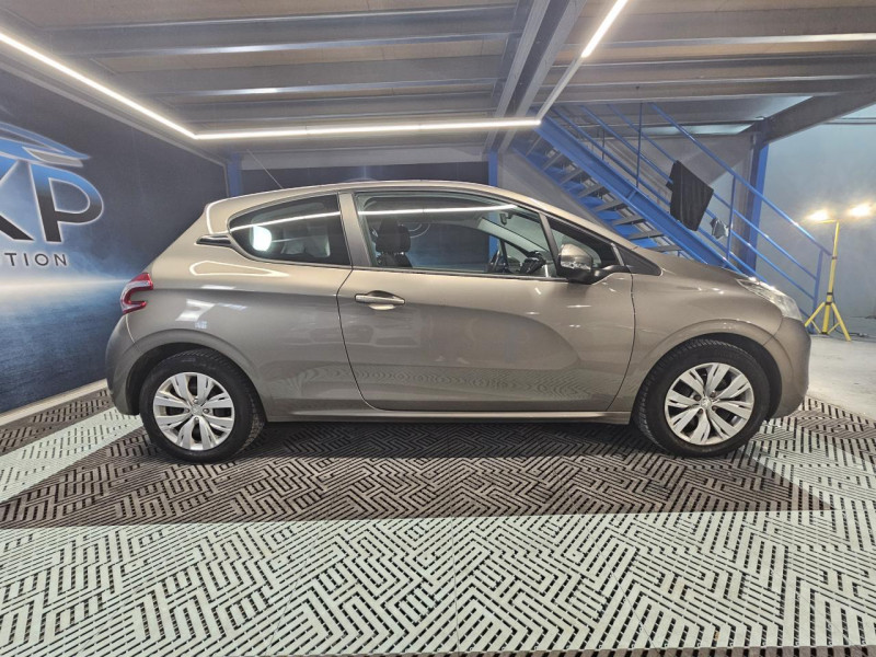 Photo 6 de l'offre de PEUGEOT 208  1.4 HDi 68 Like BVM5 - 1ere Main à 8490€ chez MKP Distribution
