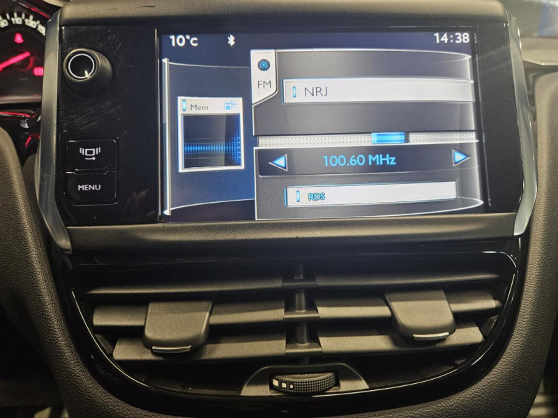 Photo 25 de l'offre de PEUGEOT 208  1.4 HDi 68 Like BVM5 - 1ere Main à 8490€ chez MKP Distribution