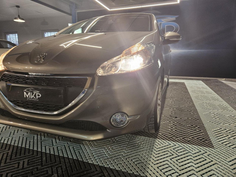 Photo 47 de l'offre de PEUGEOT 208  1.4 HDi 68 Like BVM5 - 1ere Main à 8490€ chez MKP Distribution