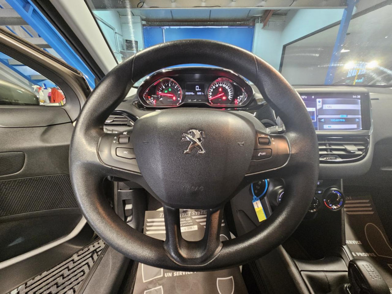 Photo 18 de l'offre de PEUGEOT 208  1.4 HDi 68 Like BVM5 - 1ere Main à 8490€ chez MKP Distribution