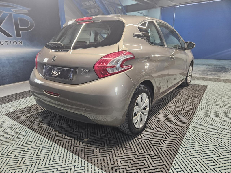 Photo 5 de l'offre de PEUGEOT 208  1.4 HDi 68 Like BVM5 - 1ere Main à 8490€ chez MKP Distribution