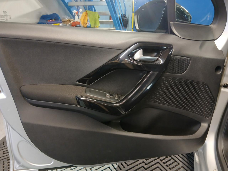 Photo 41 de l'offre de PEUGEOT 208  1.6 HDi 75 BVM5 Style à 9490€ chez MKP Distribution
