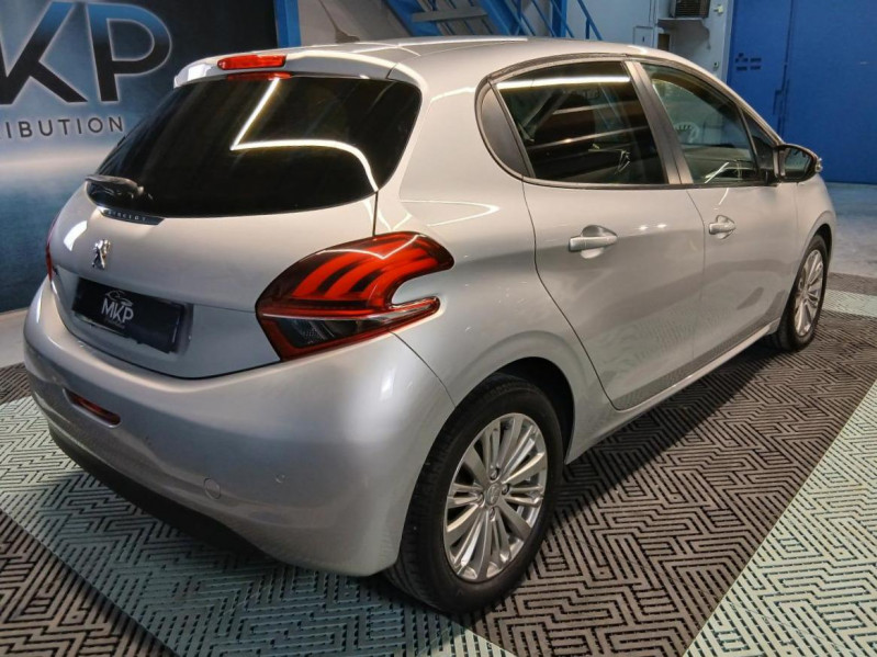 Photo 5 de l'offre de PEUGEOT 208  1.6 HDi 75 BVM5 Style à 9490€ chez MKP Distribution