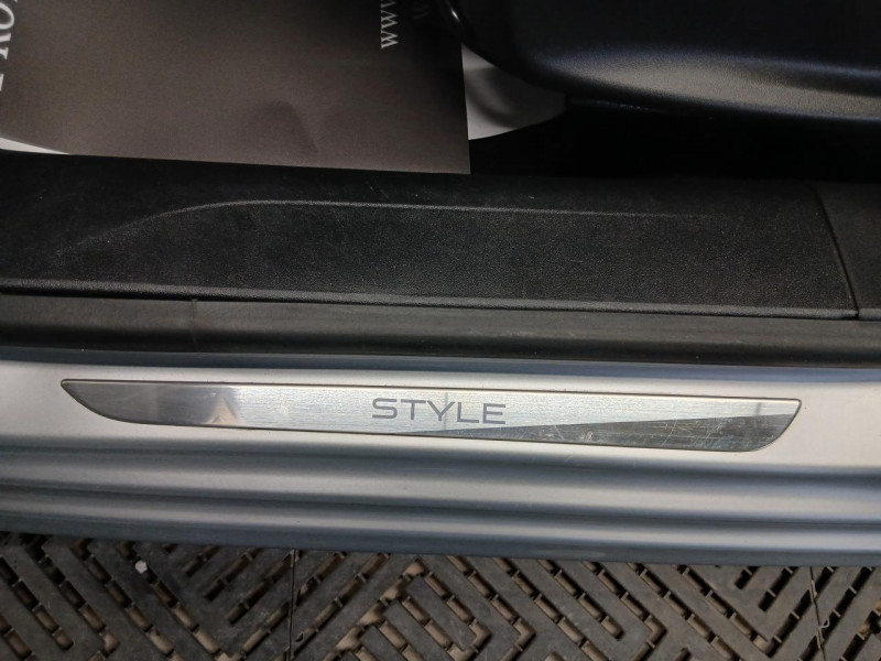 Photo 35 de l'offre de PEUGEOT 208  1.6 HDi 75 BVM5 Style à 9490€ chez MKP Distribution