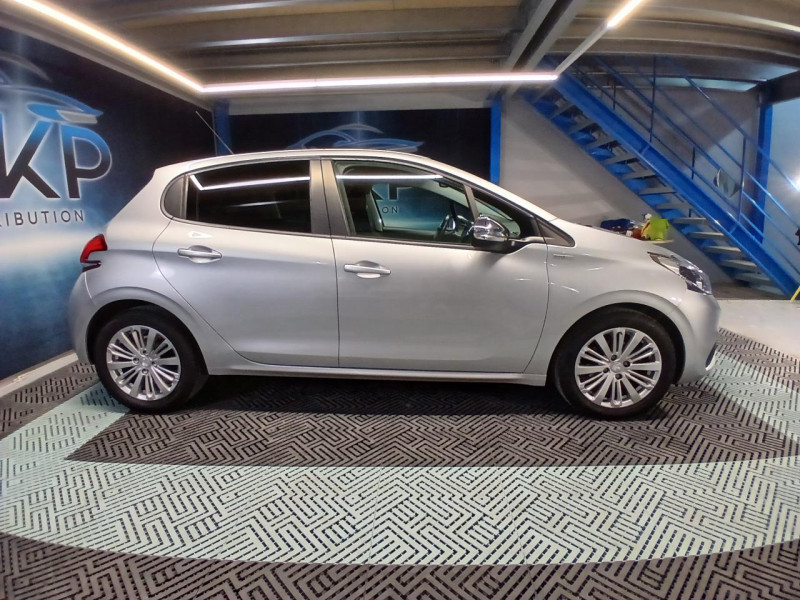 Photo 6 de l'offre de PEUGEOT 208  1.6 HDi 75 BVM5 Style à 9490€ chez MKP Distribution
