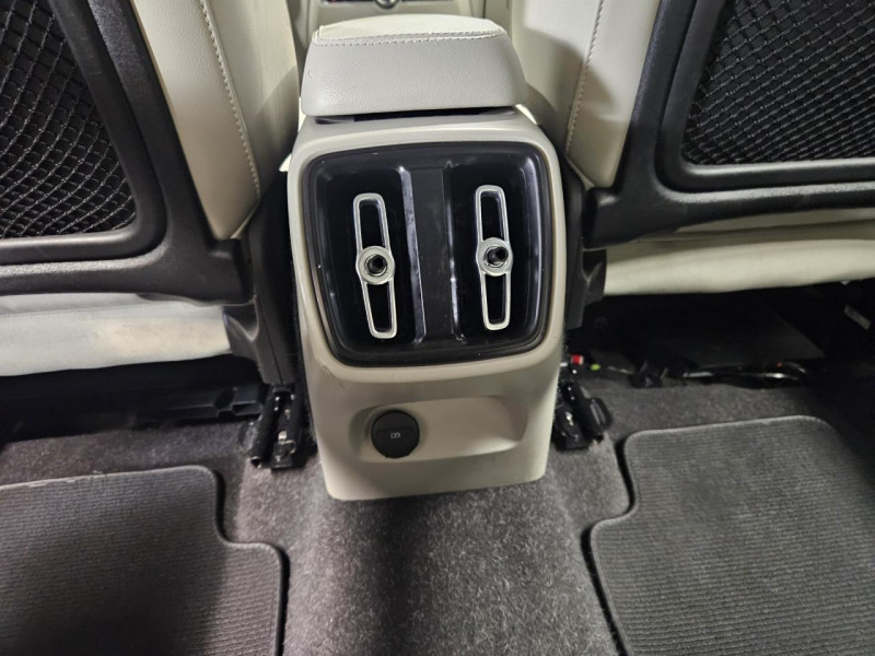 Photo 34 de l'offre de VOLVO XC40 2.0 D3 150 Geartronic 8 Momentum à 22490€ chez MKP Distribution