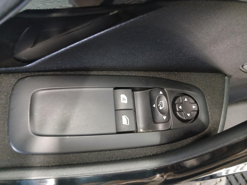Photo 40 de l'offre de PEUGEOT 208  1.6 HDi 75 BVM5 Style à 9490€ chez MKP Distribution