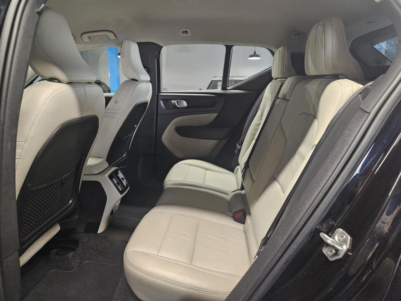 Photo 14 de l'offre de VOLVO XC40 2.0 D3 150 Geartronic 8 Momentum à 22490€ chez MKP Distribution