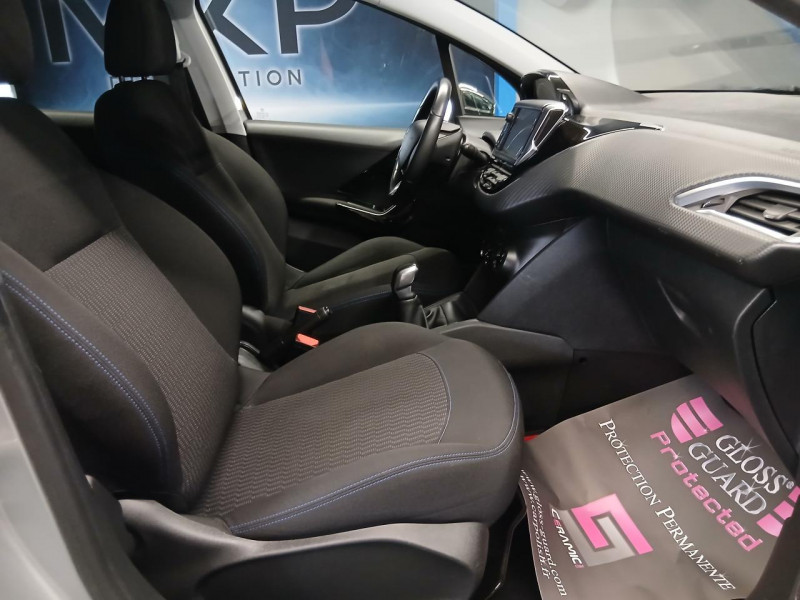 Photo 12 de l'offre de PEUGEOT 208  1.6 HDi 75 BVM5 Style à 9490€ chez MKP Distribution