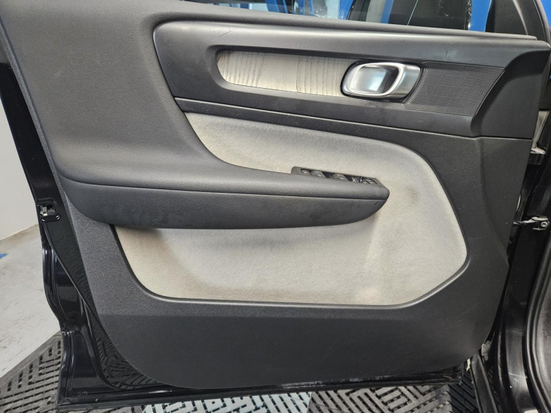 Photo 43 de l'offre de VOLVO XC40 2.0 D3 150 Geartronic 8 Momentum à 22490€ chez MKP Distribution