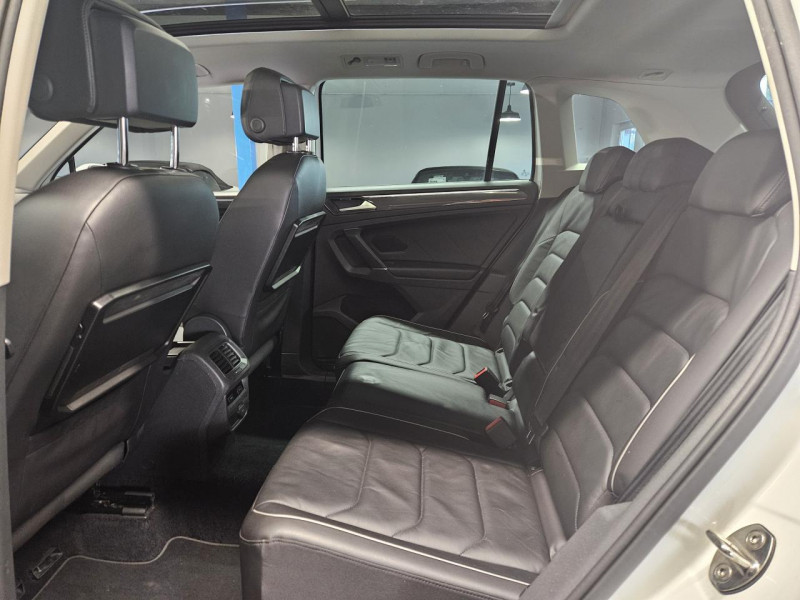 Photo 15 de l'offre de VOLKSWAGEN TIGUAN  2.0 TDI 190 4MOTION CARAT EXCLUSIVE + PACK R-LINE DSG7 à 28990€ chez MKP Distribution