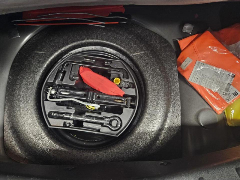 Photo 10 de l'offre de CITROEN C3  1.4 73 Exclusive BVM à 7490€ chez MKP Distribution