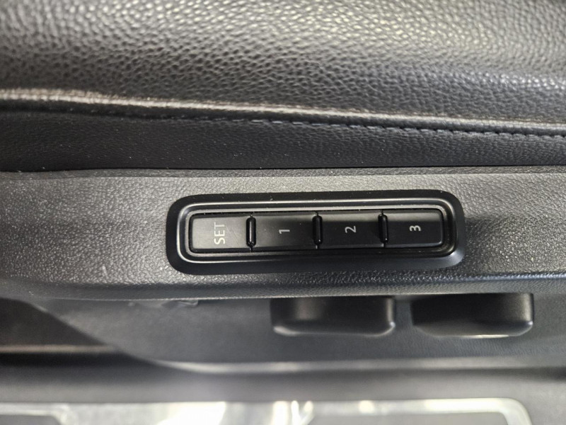Photo 37 de l'offre de VOLKSWAGEN TIGUAN  2.0 TDI 190 4MOTION CARAT EXCLUSIVE + PACK R-LINE DSG7 à 28990€ chez MKP Distribution