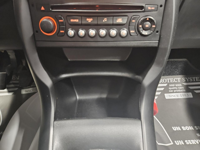 Photo 24 de l'offre de CITROEN C3  1.4 73 Exclusive BVM à 7490€ chez MKP Distribution