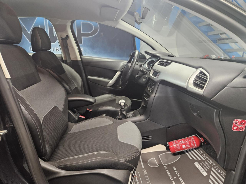 Photo 13 de l'offre de CITROEN C3  1.4 73 Exclusive BVM à 7490€ chez MKP Distribution