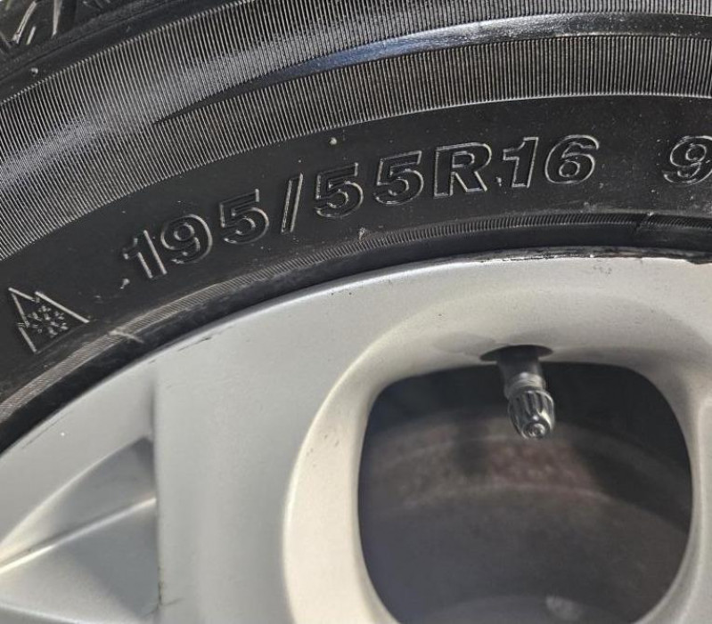 Photo 38 de l'offre de CITROEN C3  1.4 73 Exclusive BVM à 7490€ chez MKP Distribution