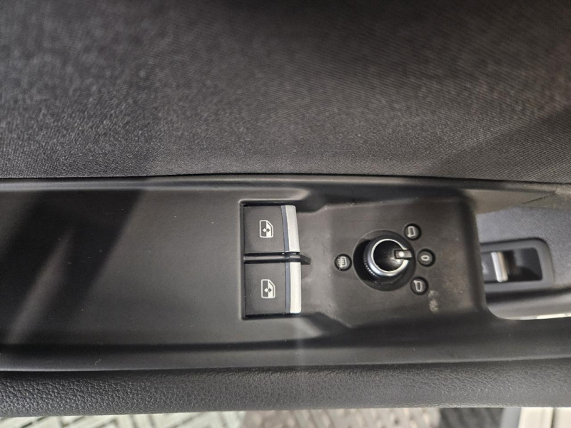 Photo 42 de l'offre de AUDI A5 2.0  TFSI 190 S tronic 7 DESIGN à 23990€ chez MKP Distribution