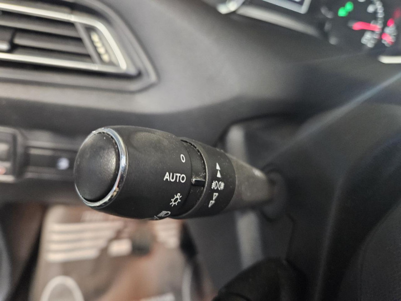 Photo 22 de l'offre de PEUGEOT 308 SW 1.5 HDi 130 Allure BVM  à 12490€ chez MKP Distribution