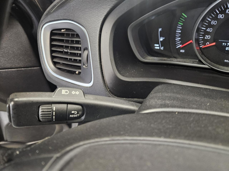 Photo 21 de l'offre de VOLVO V40  D2 2.0D 120 Momentum BVM6 à 12490€ chez MKP Distribution