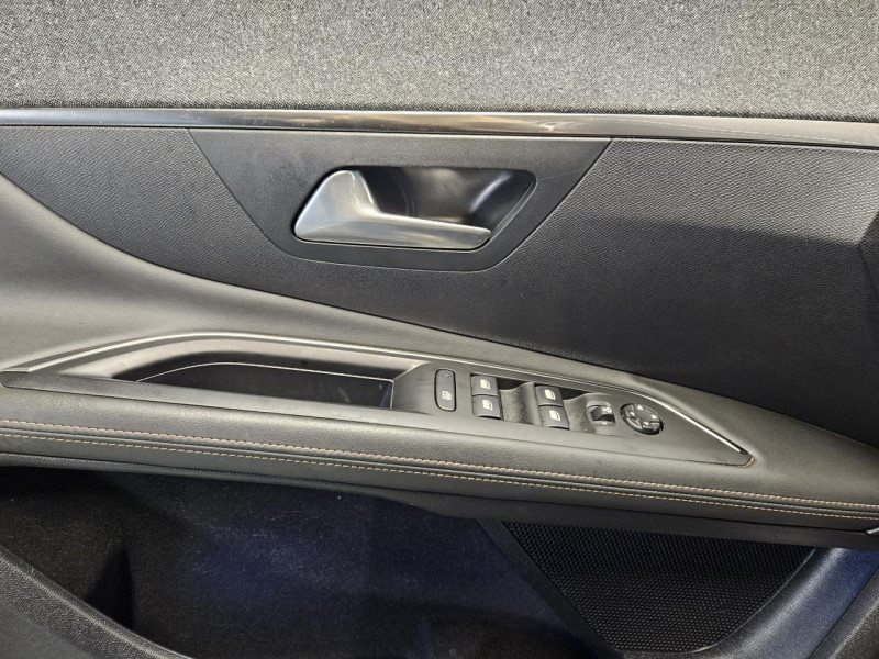 Photo 43 de l'offre de PEUGEOT 3008 1.5 HDi 130 EAT8 GT-LINE à 20490€ chez MKP Distribution